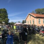 Strålande sol under årets mopedrally i Enhörna