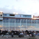 Ponnytravet tar över Sundbyholm – nästa generation kuskar gör upp på söndag